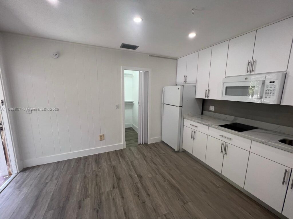222 SW 8th St # C, Dania Beach FL 33004