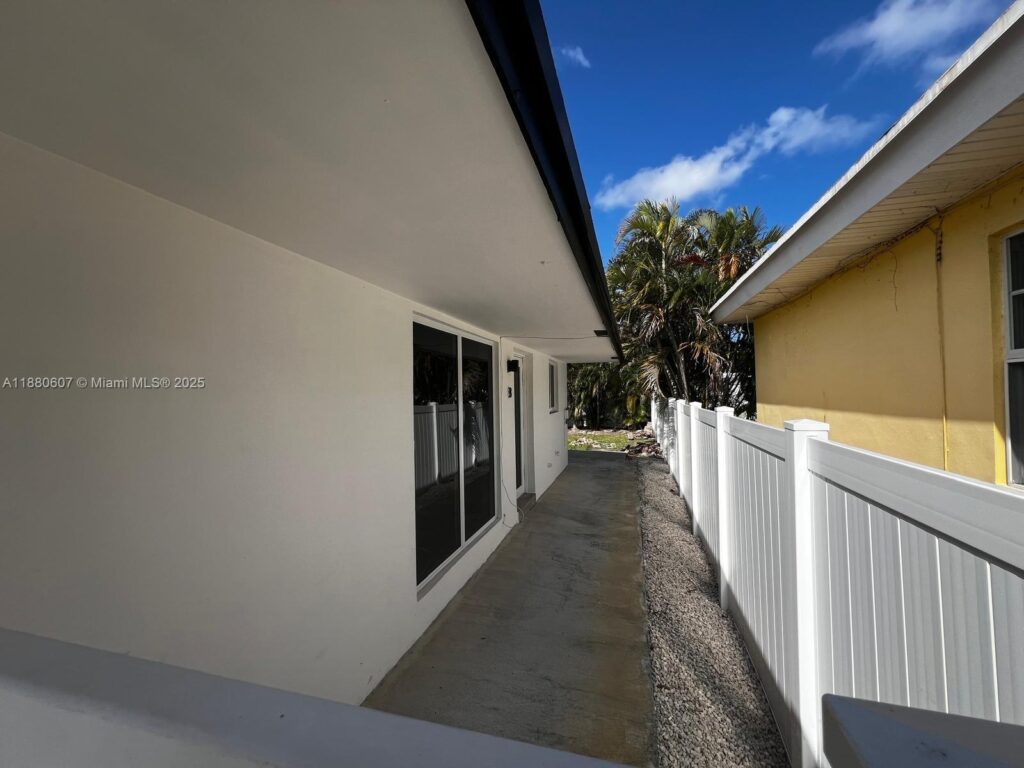 222 SW 8th St # C, Dania Beach FL 33004
