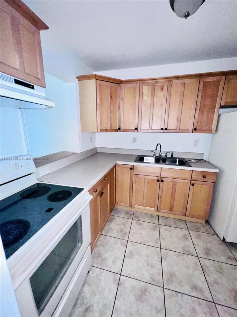 12290 NE 11th Ct # 305, North Miami FL 33161