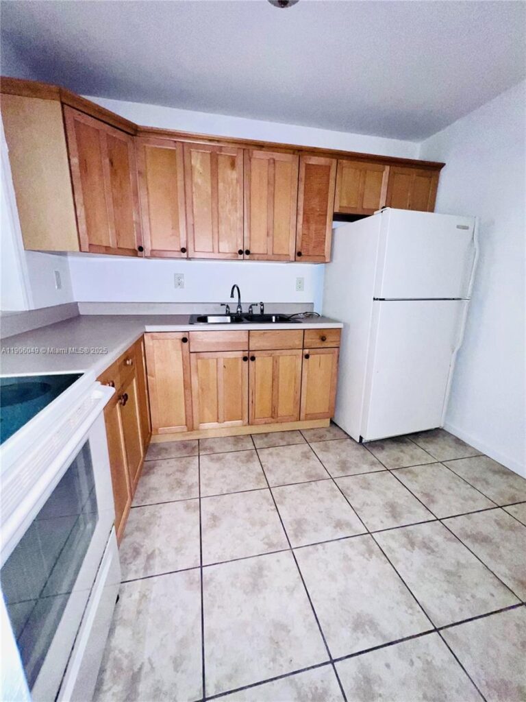 12290 NE 11th Ct # 305, North Miami FL 33161