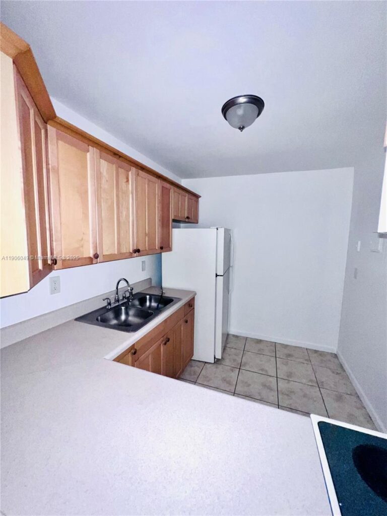 12290 NE 11th Ct # 305, North Miami FL 33161