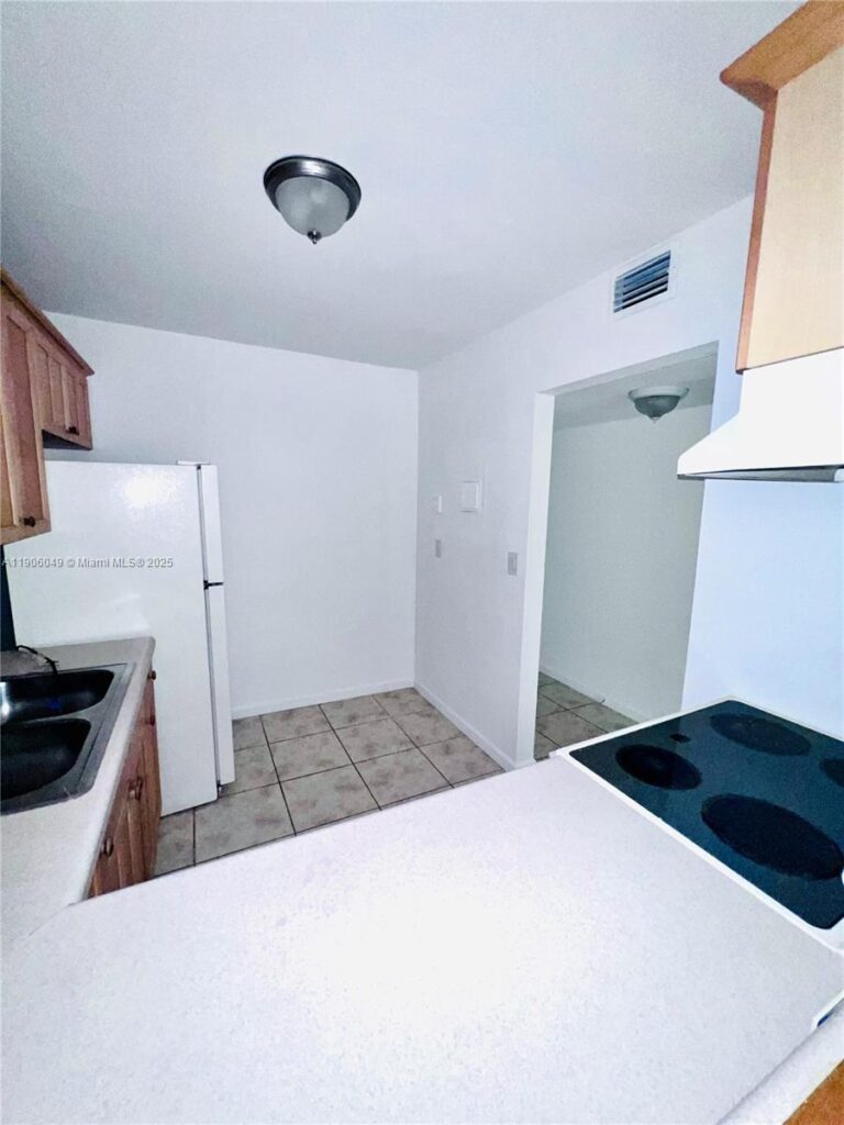12290 NE 11th Ct # 305, North Miami FL 33161