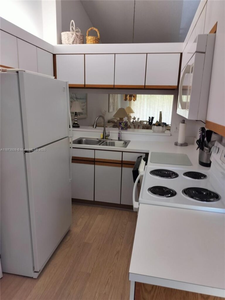 1002 Keystone Dr # F, Jupiter FL 33458
