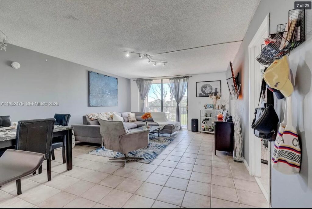 5570 NW 44th St # 412A, Lauderhill FL 33319