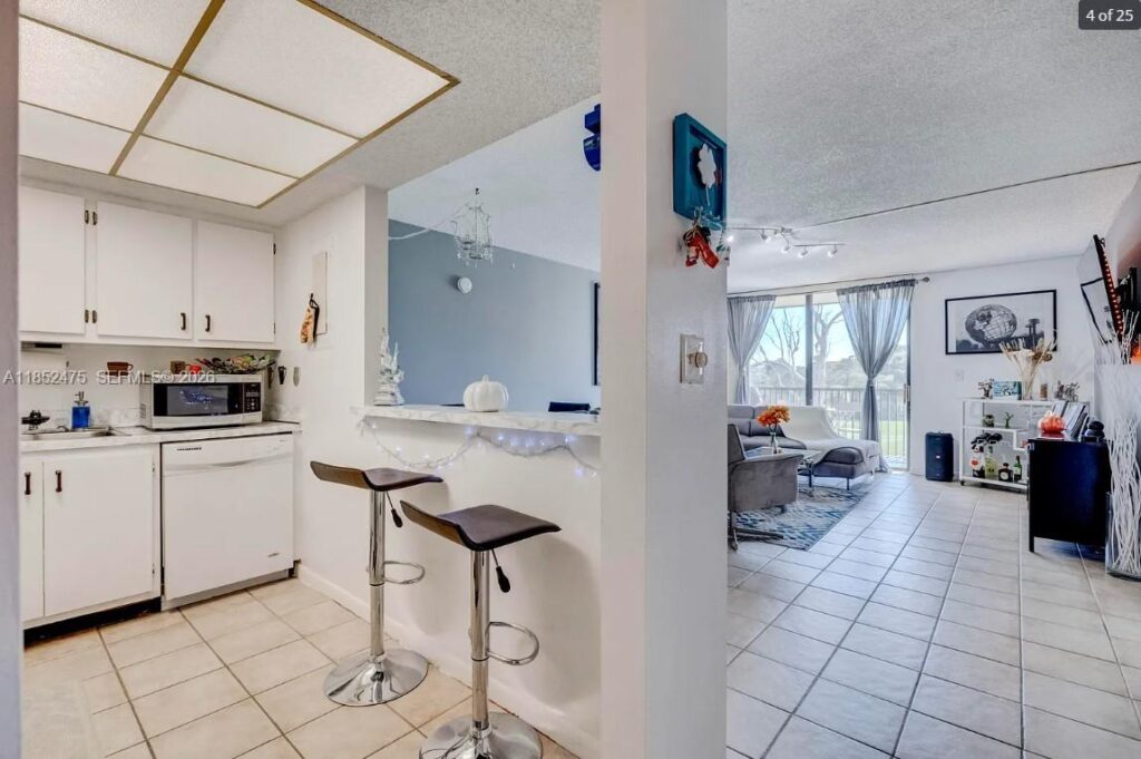 5570 NW 44th St # 412A, Lauderhill FL 33319