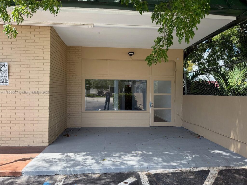 8320 SW 124th St, Pinecrest FL 33156