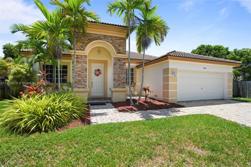 9506 SW 220th Ln, Cutler Bay FL 33190