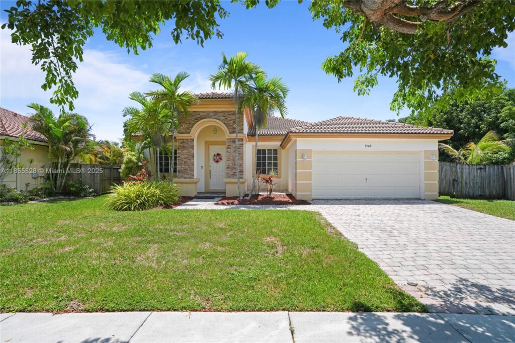 9506 SW 220th Ln, Cutler Bay FL 33190