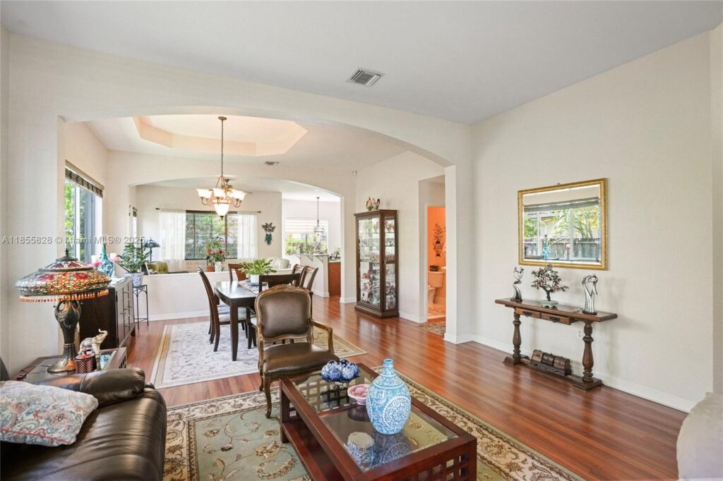 9506 SW 220th Ln, Cutler Bay FL 33190