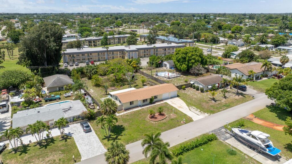 3180 Carol Avenue, Palm Springs FL 33461