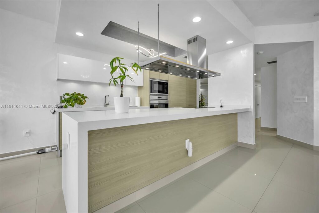 17301 Biscayne Blvd # 910, North Miami Beach FL 33160