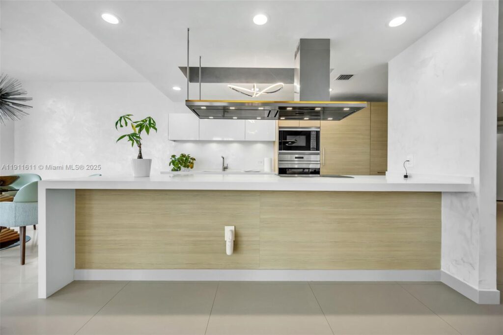 17301 Biscayne Blvd # 910, North Miami Beach FL 33160