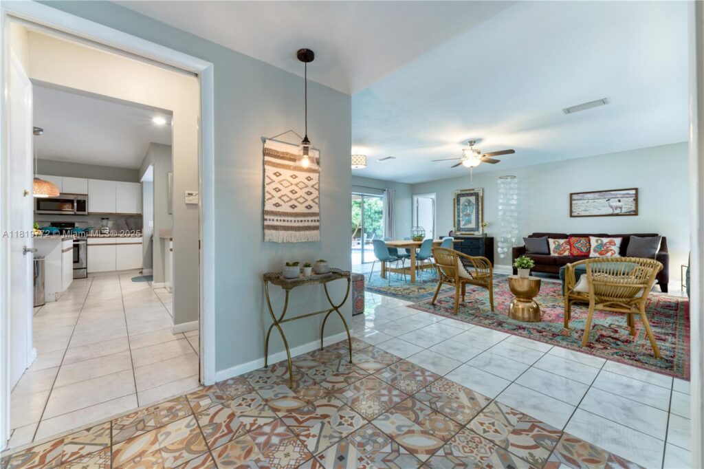1122 S N St, Lake Worth FL 33460