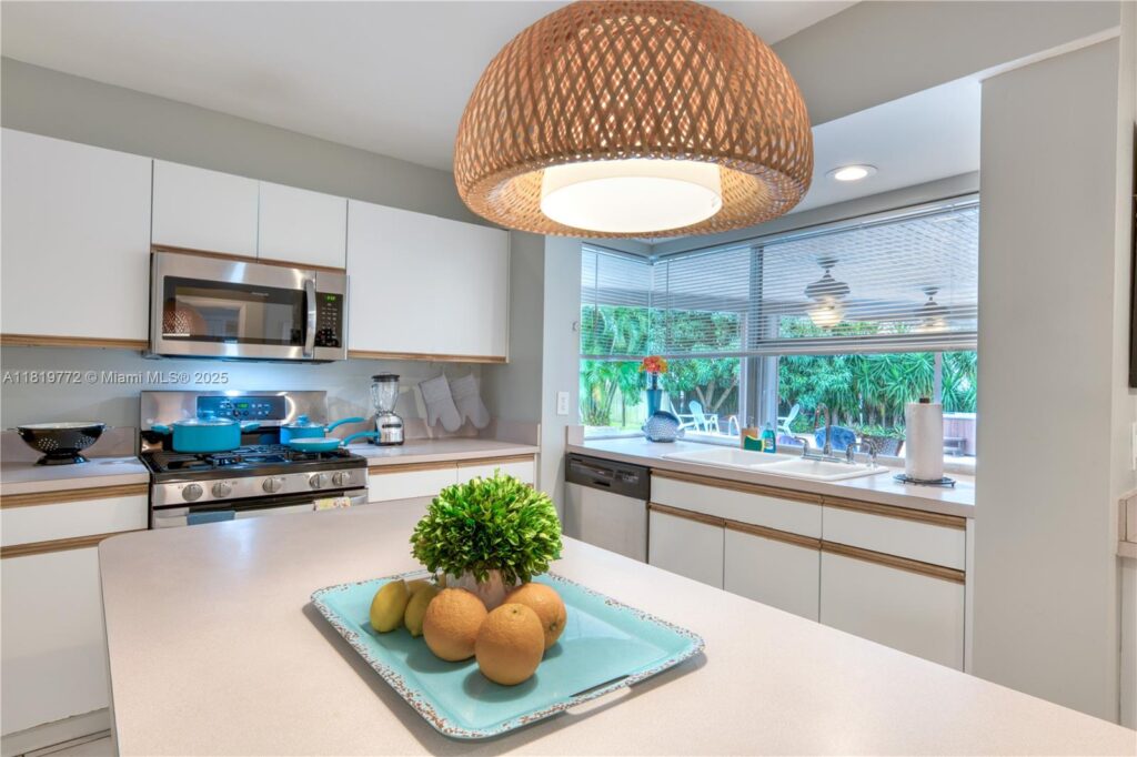 1122 S N St, Lake Worth FL 33460