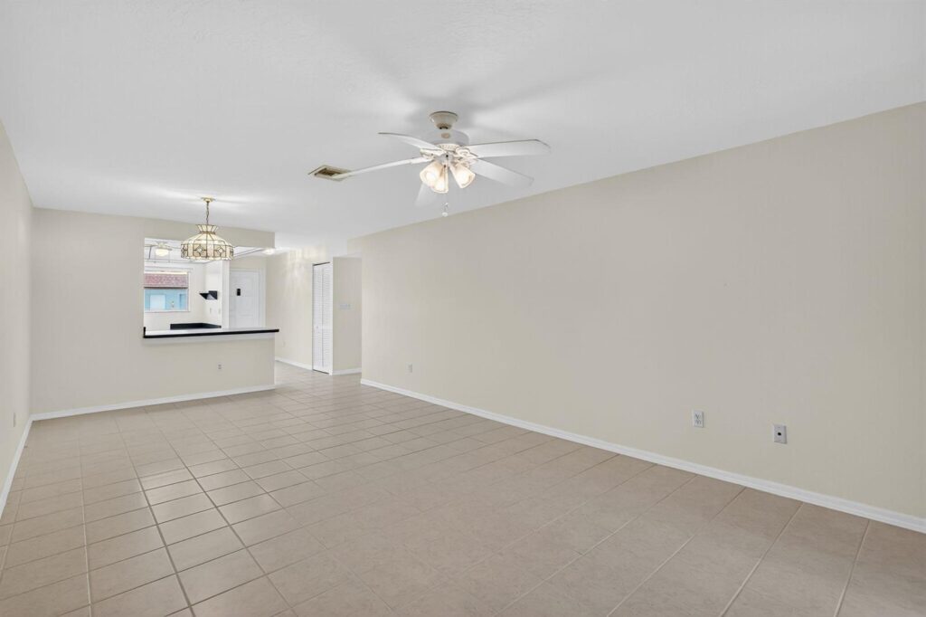 1245 Carlton Court # 204, Fort Pierce FL 34949