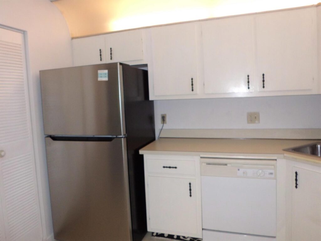121 Lake Pine Circle # 2, FL 33463