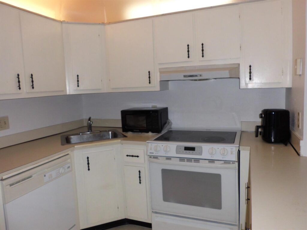121 Lake Pine Circle # 2, FL 33463