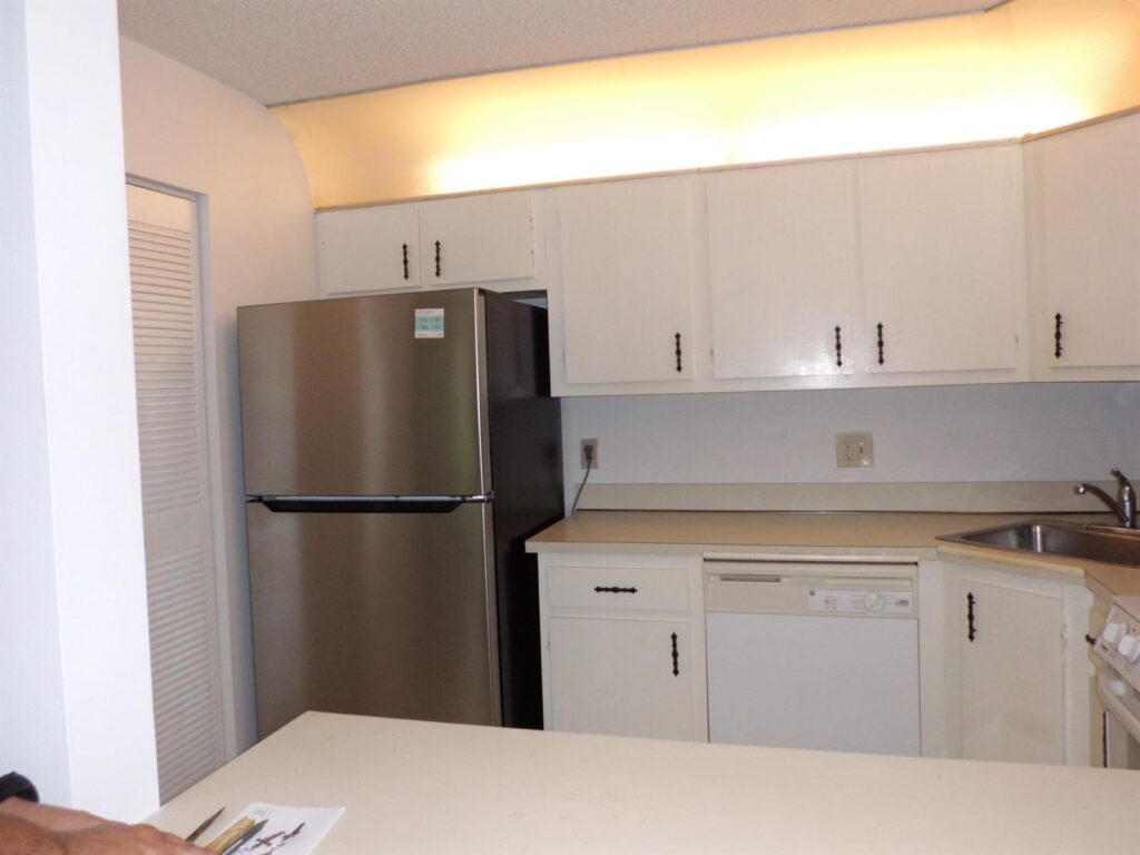 121 Lake Pine Circle # 2, FL 33463