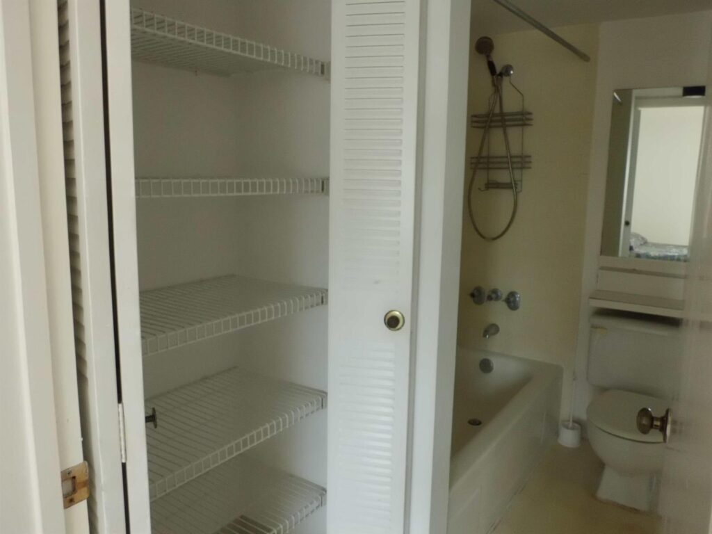 121 Lake Pine Circle # 2, FL 33463