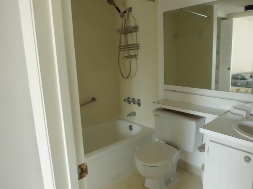 121 Lake Pine Circle # 2, FL 33463