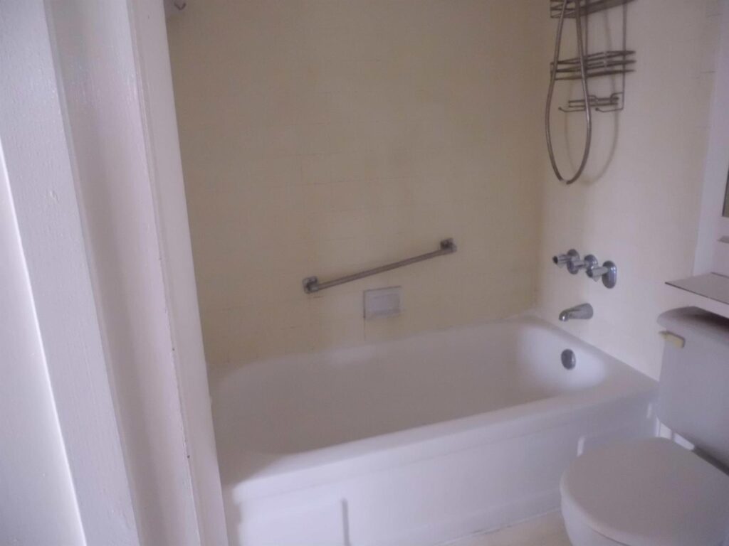 121 Lake Pine Circle # 2, FL 33463