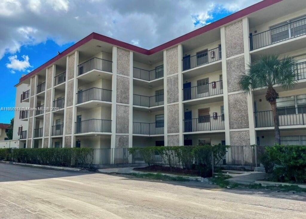 3001 NW 48th Ave # 444, Lauderdale Lakes FL 33313