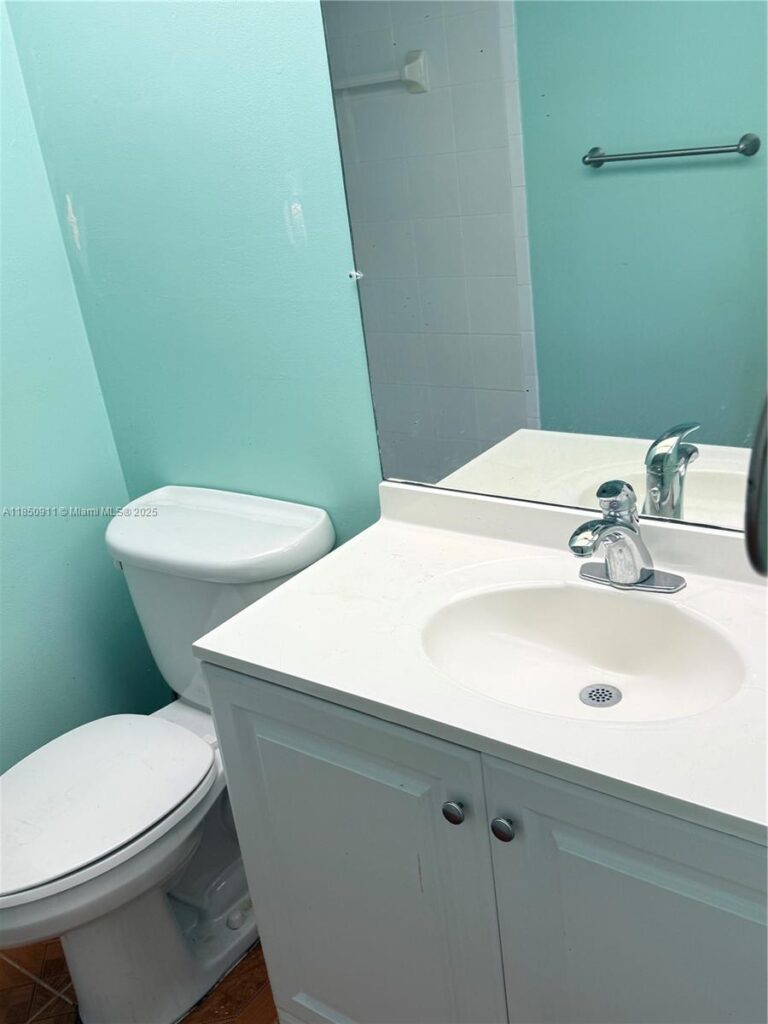3001 NW 48th Ave # 444, Lauderdale Lakes FL 33313