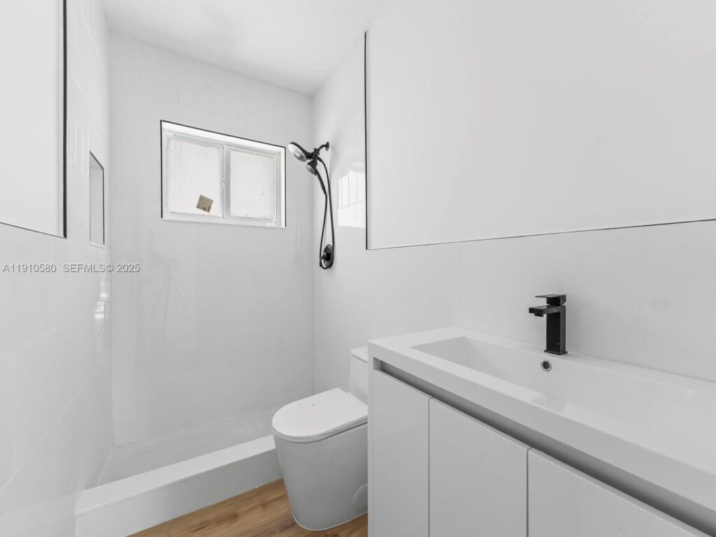 300 NW 7th Ave # 1, Miami FL 33128