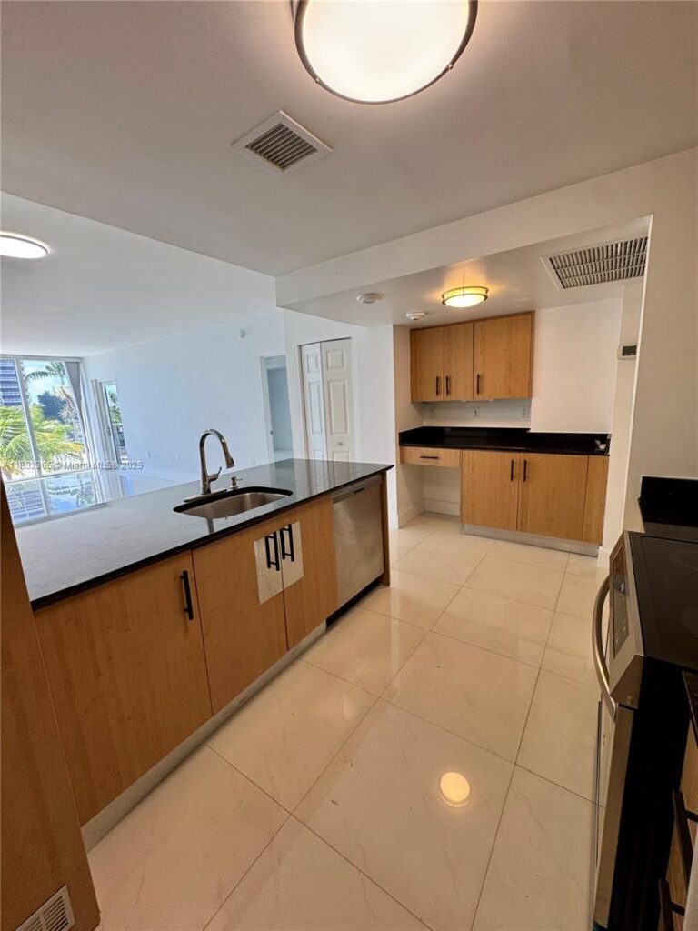 10275 Collins Ave # 316, Bal Harbour FL 33154