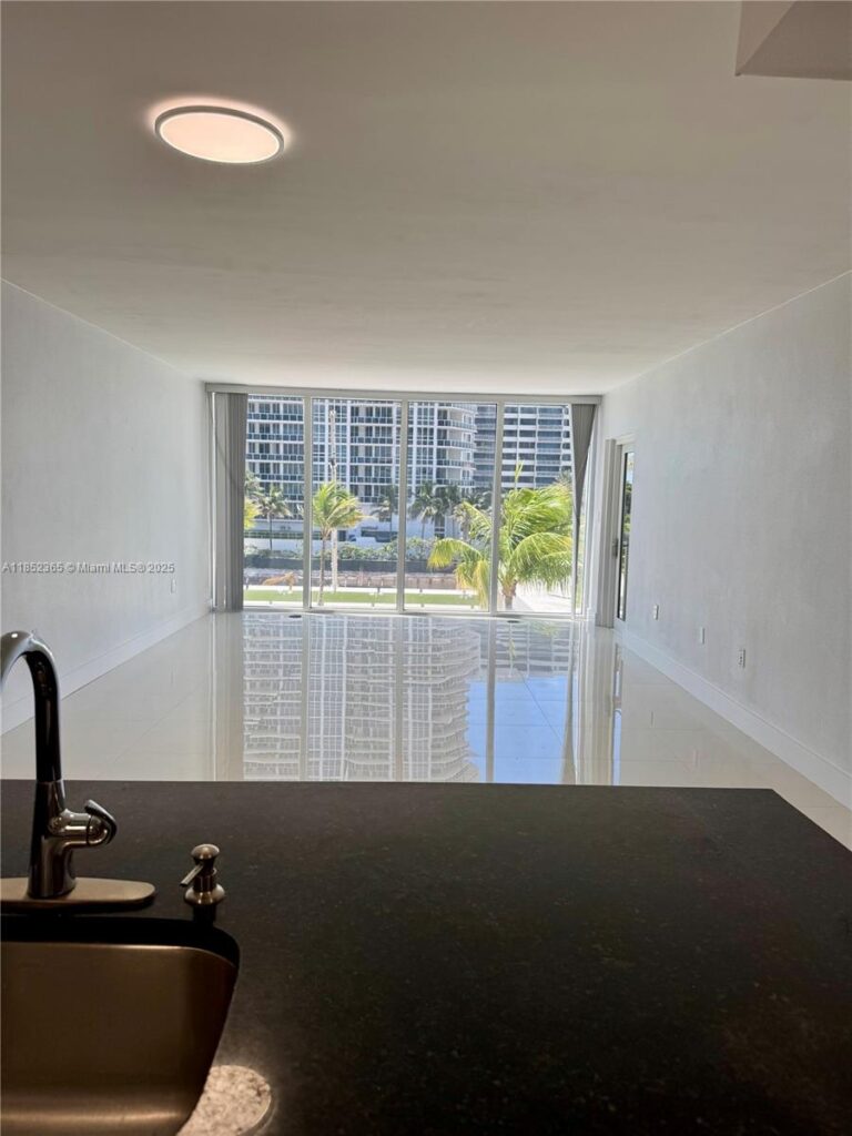 10275 Collins Ave # 316, Bal Harbour FL 33154
