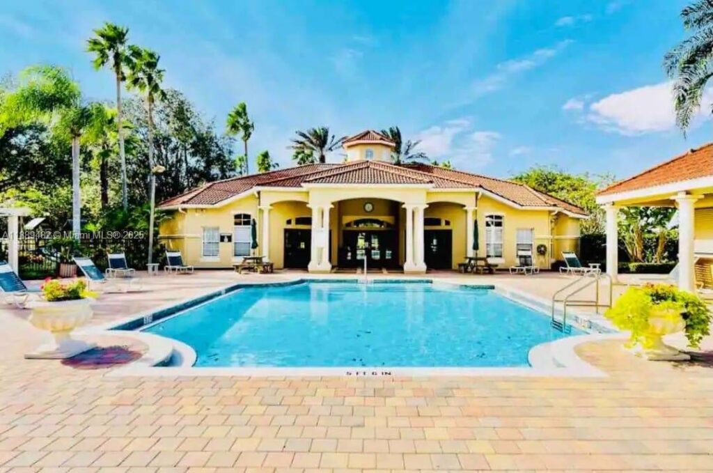 8520 SUNRISE KEY DR, Kissimmee FL 34747