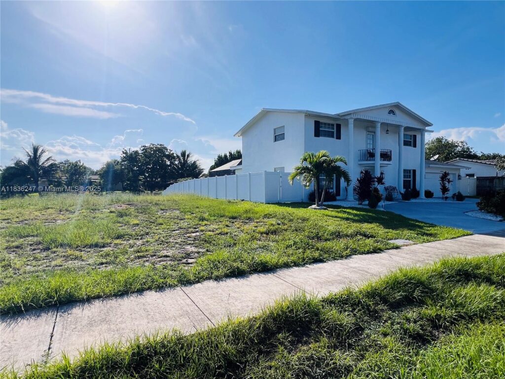 641 NW 42nd Ave, Coconut Creek FL 33066