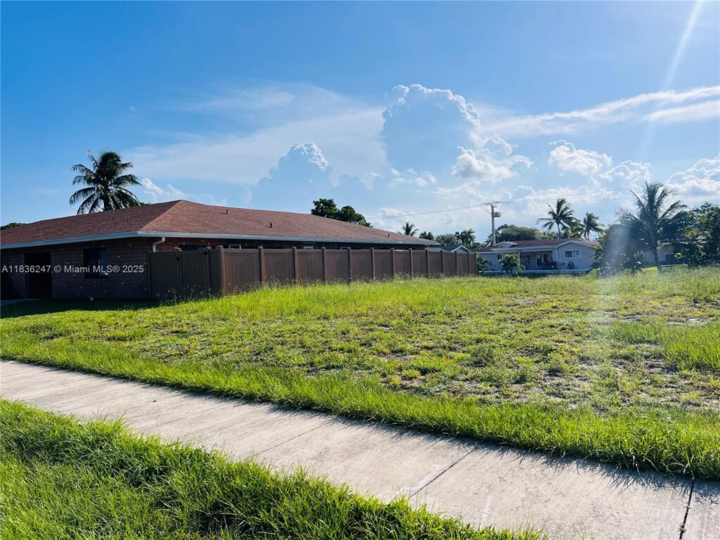 641 NW 42nd Ave, Coconut Creek FL 33066