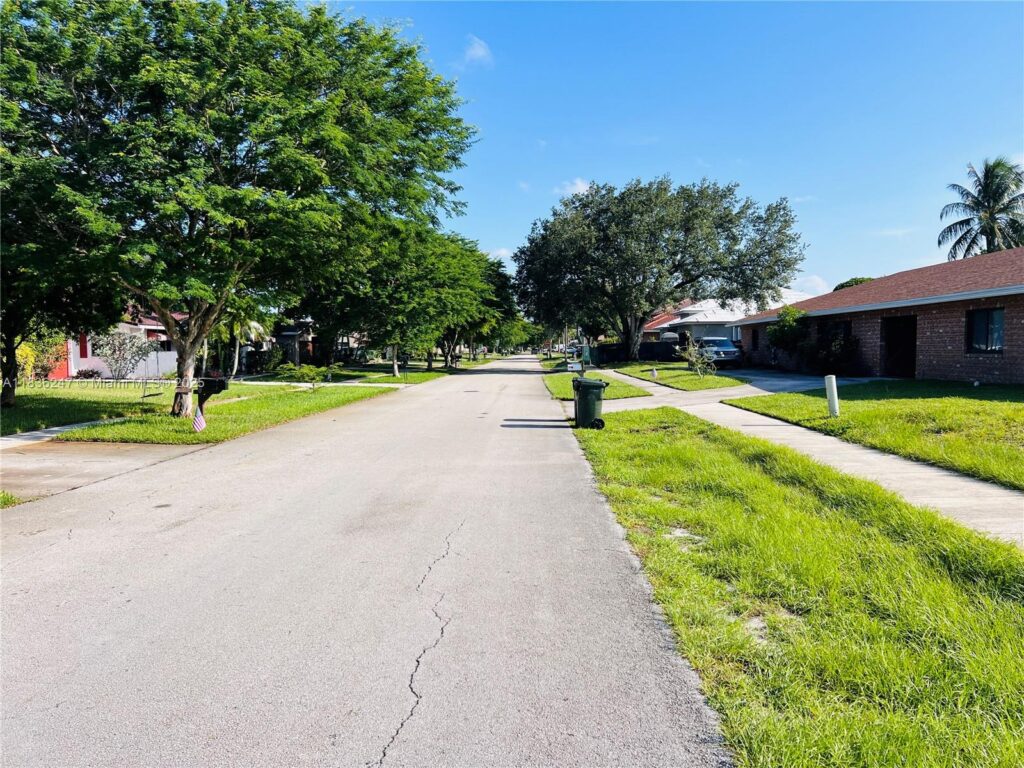 641 NW 42nd Ave, Coconut Creek FL 33066