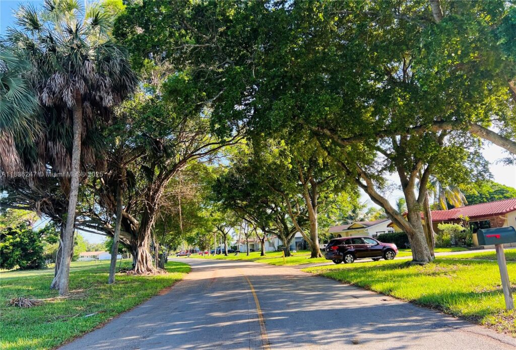 641 NW 42nd Ave, Coconut Creek FL 33066
