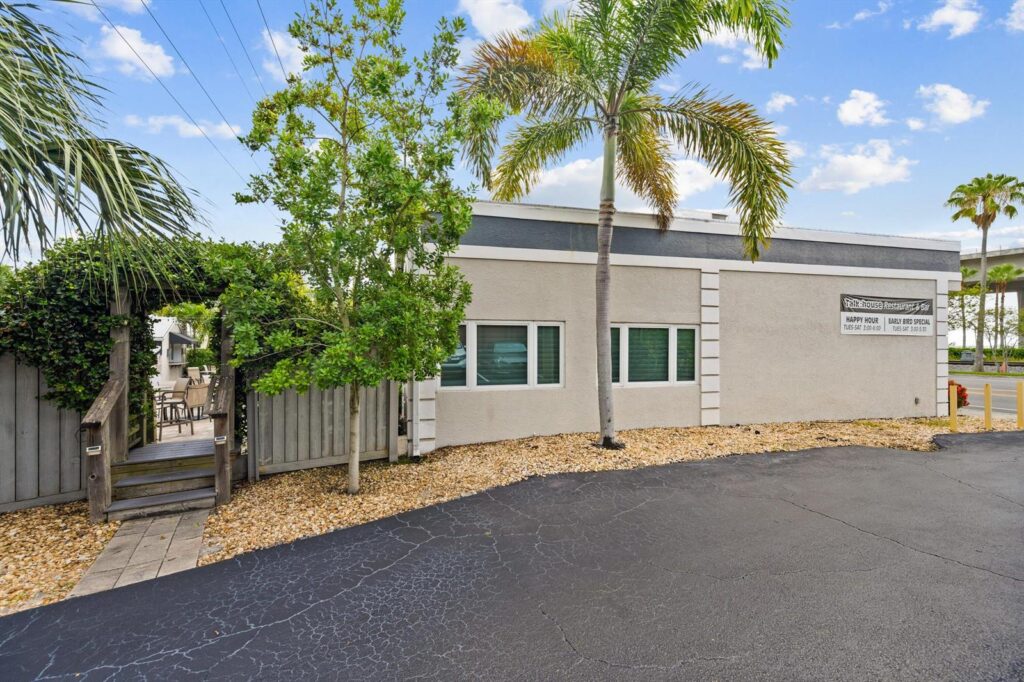 514 NW Dixie Highway, Stuart FL 34994