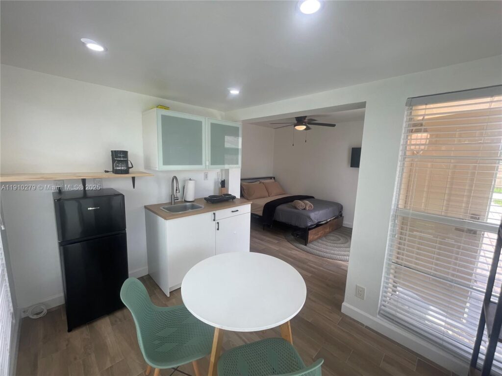 1505 NE 15th Ave # 4, Fort Lauderdale FL 33304