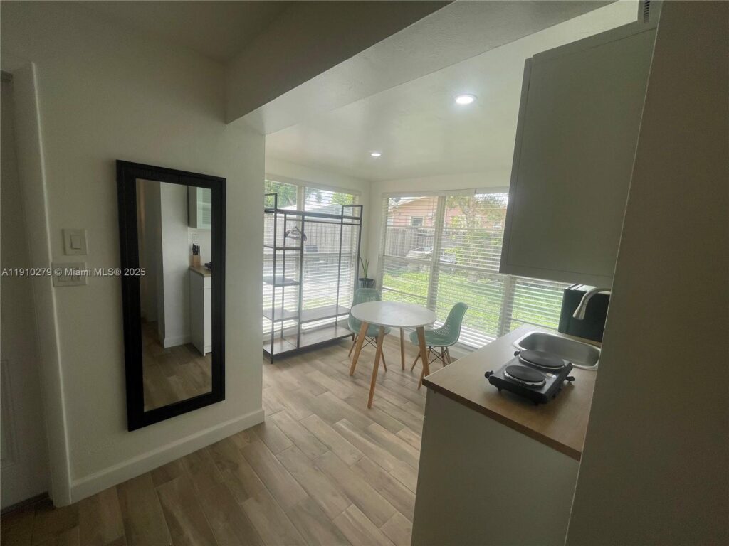 1505 NE 15th Ave # 4, Fort Lauderdale FL 33304