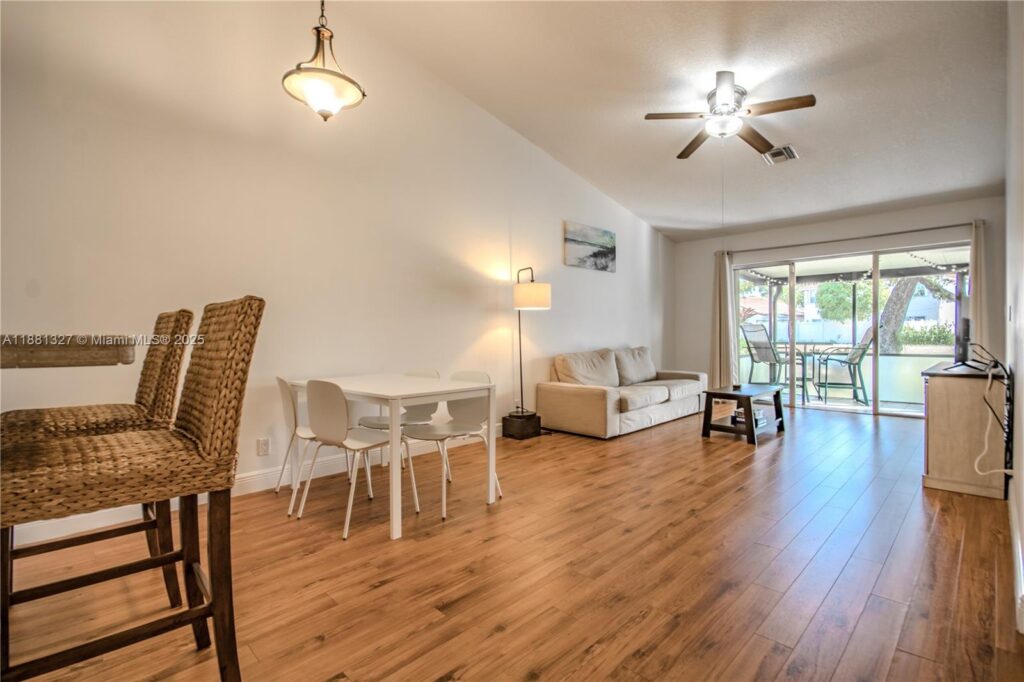 7652 S Pinewalk Dr S # 139, Margate FL 33063