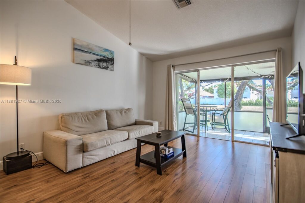 7652 S Pinewalk Dr S # 139, Margate FL 33063