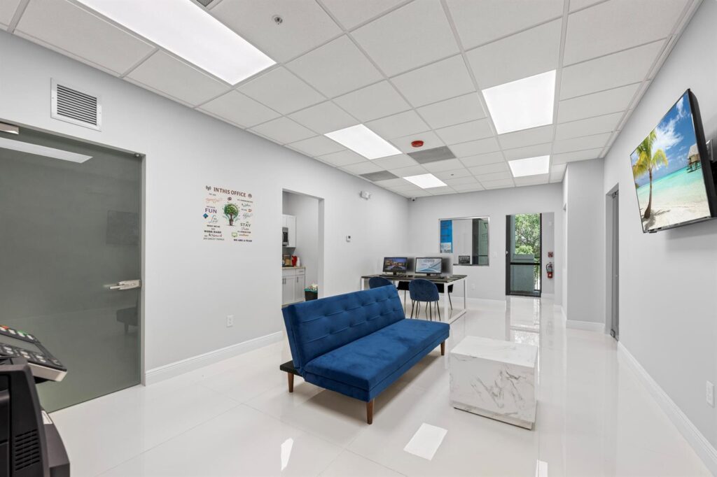 9200 Belvedere Road # 207, Royal Palm Beach FL 33411