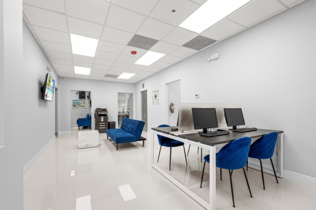 9200 Belvedere Road # 207, Royal Palm Beach FL 33411