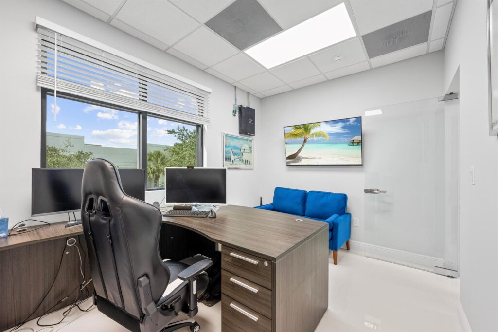 9200 Belvedere Road # 207, Royal Palm Beach FL 33411