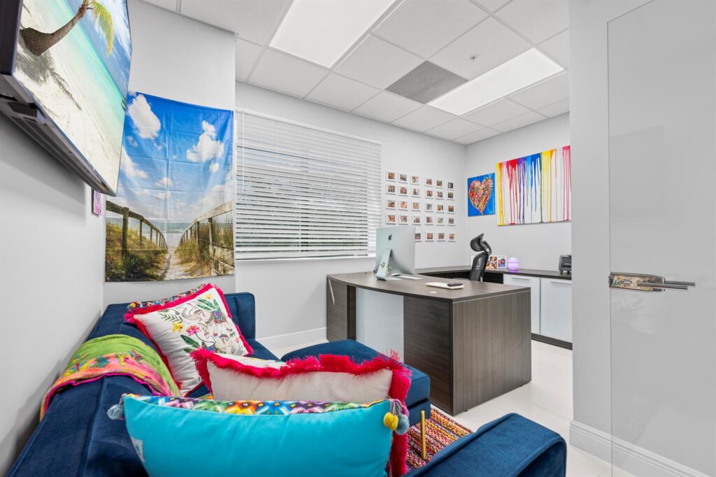 9200 Belvedere Road # 207, Royal Palm Beach FL 33411