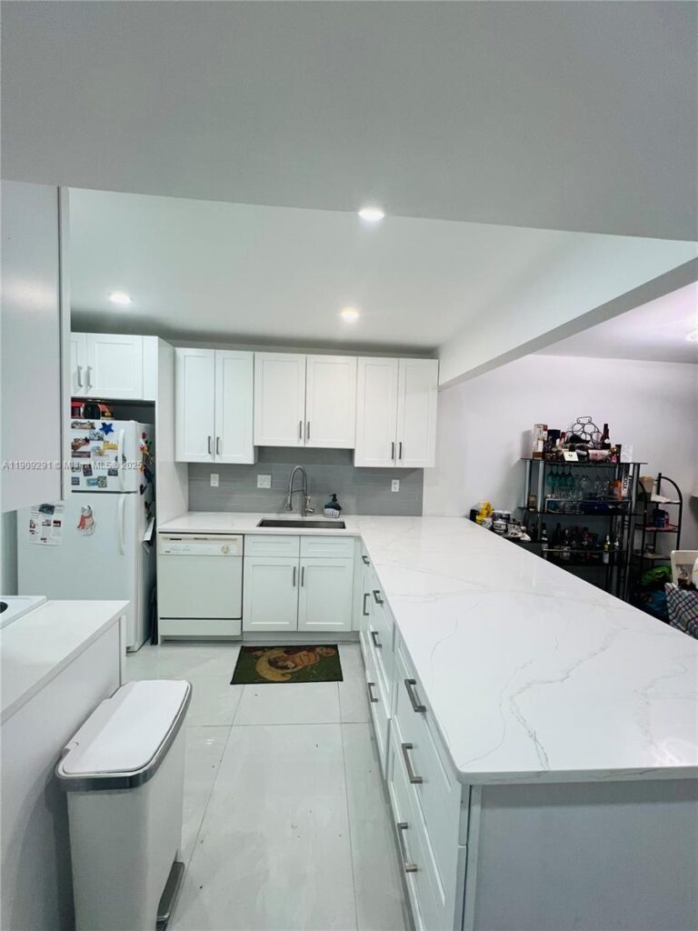 8380 Sands Point Blvd # J109, Tamarac FL 33321