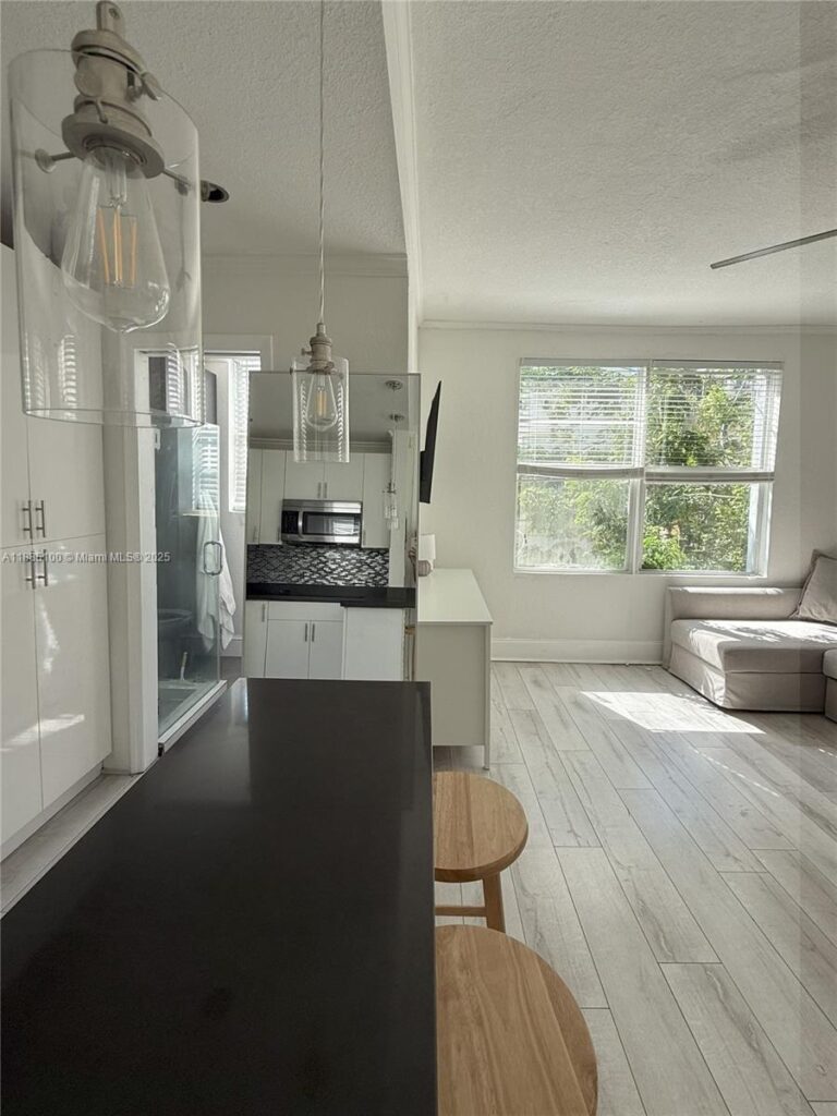 119 Menores Ave # 11, Coral Gables FL 33134
