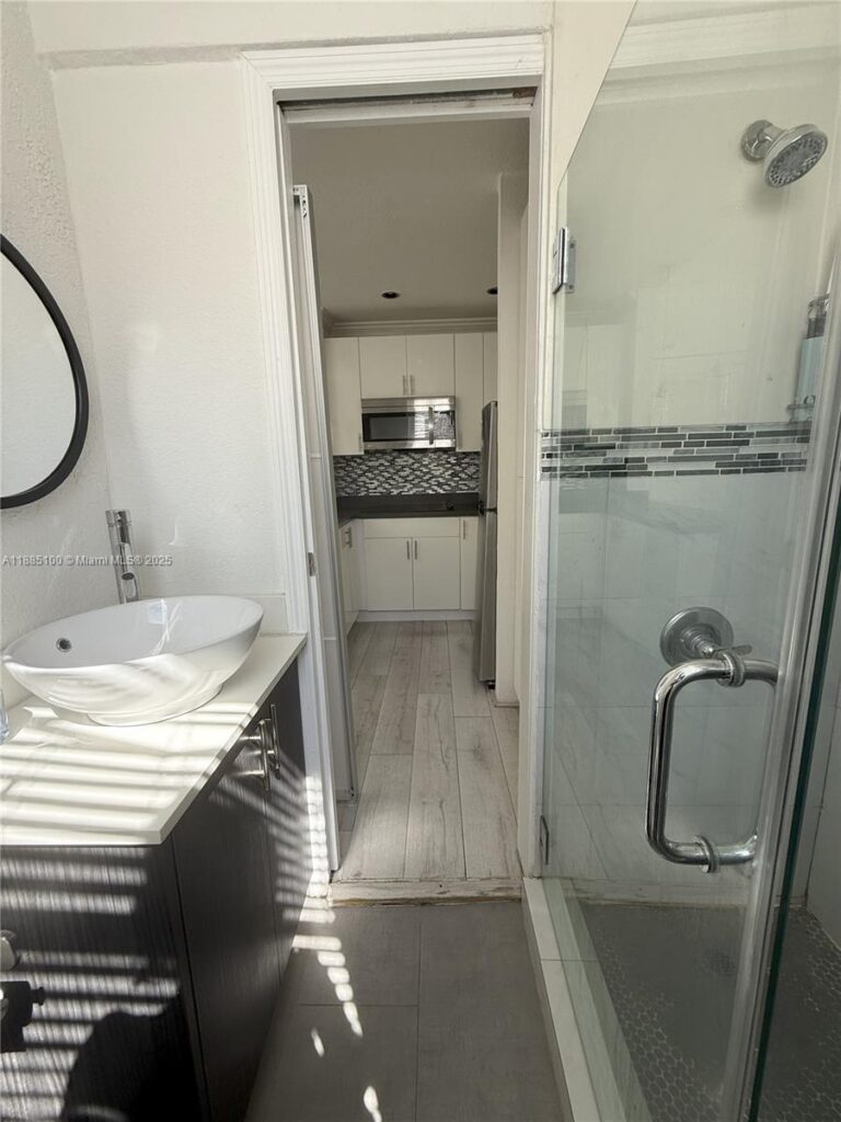 119 Menores Ave # 11, Coral Gables FL 33134