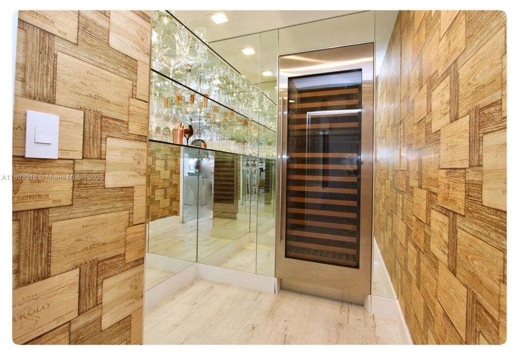 3500 Island Blvd, Aventura FL 33160