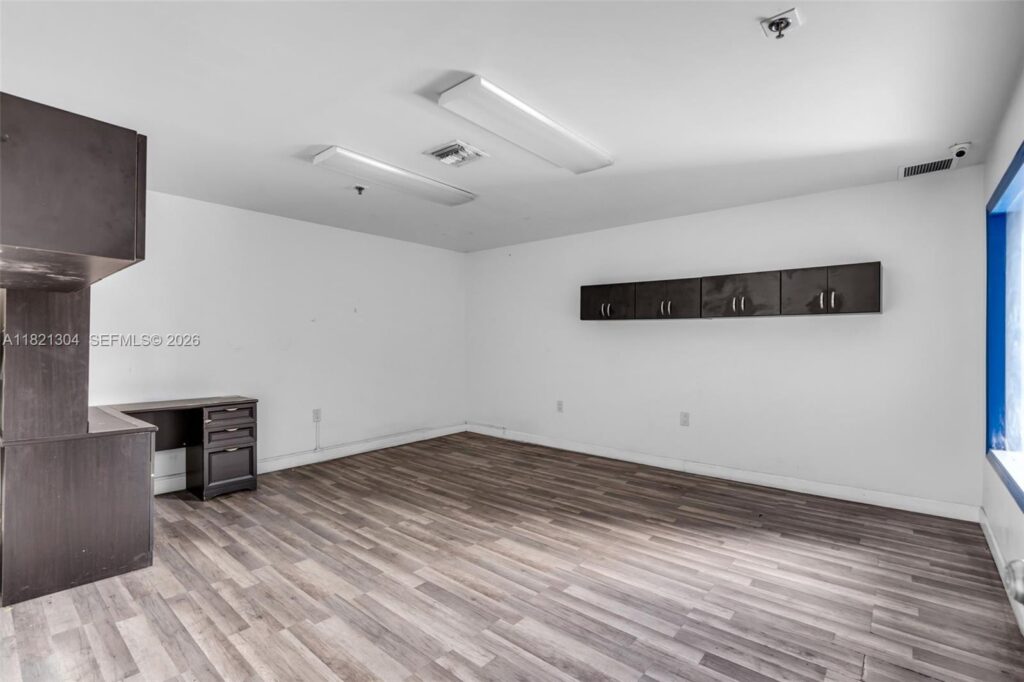 7361 NW 78th St, Medley FL 33166