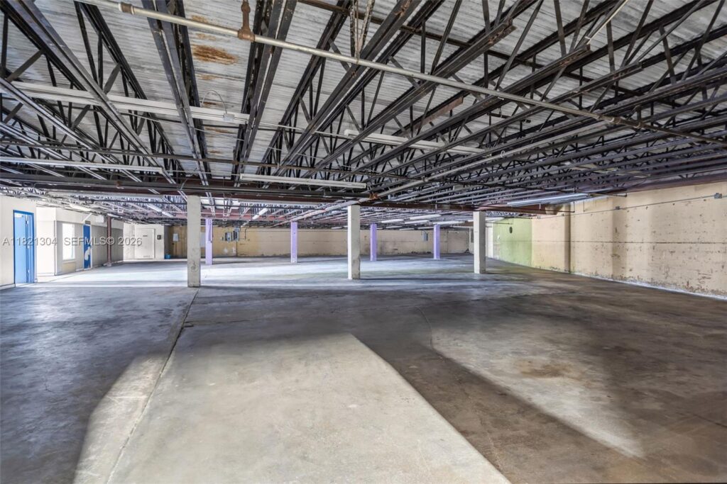 7361 NW 78th St, Medley FL 33166